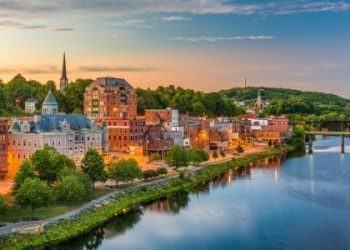 Drive Through Marijuana in Maine? Yes Please. Maine is a recreational weed state and will most likely allow people to drive through to get their recreational weed.