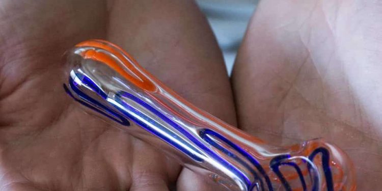 For novice smoker looking to buy their first weed pipe, the myriad of options available can be confusing, to say the least. Guide to Find Your Perfect Weed Pipe