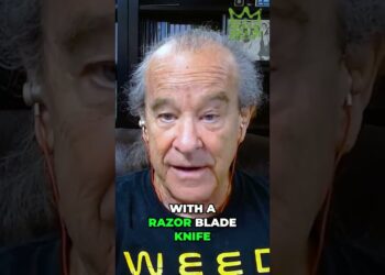Karate Chop! Svetlana Disarms Knife Guy in Unicorn Workplace TNMNews|Marijuana News|Cannabis Culture